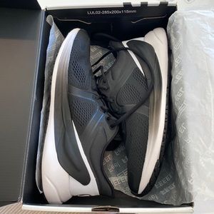 Lululemon Women BlissFeel Running Shoe - 8 - Black- Never worn/new in box